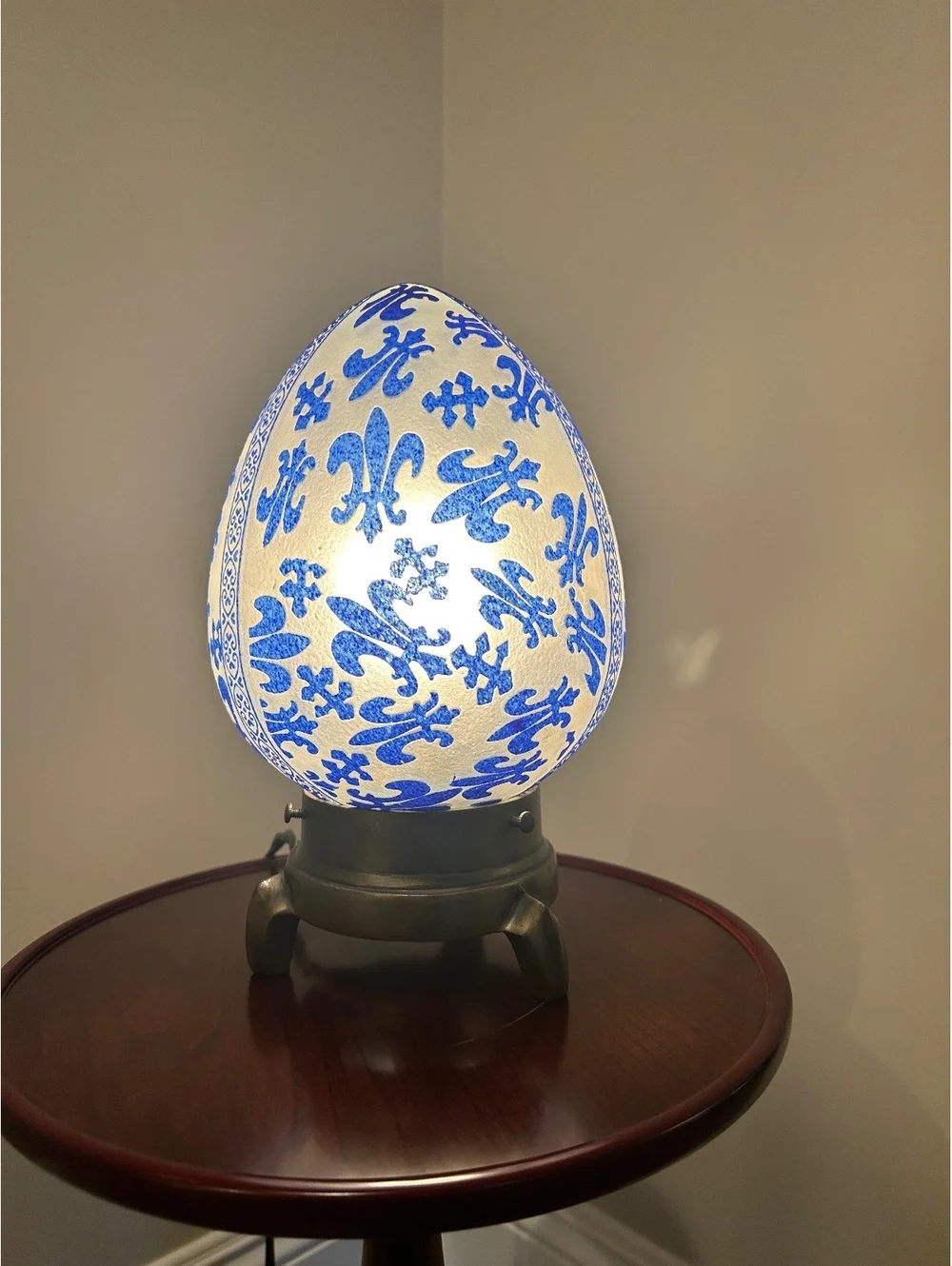 Vintage Egg Lamp with Cameo-Style Fleur-de-Lis Pattern